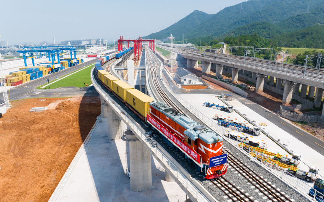 宁波舟山港海铁联运创里程碑，年业务量初次突破200万标箱