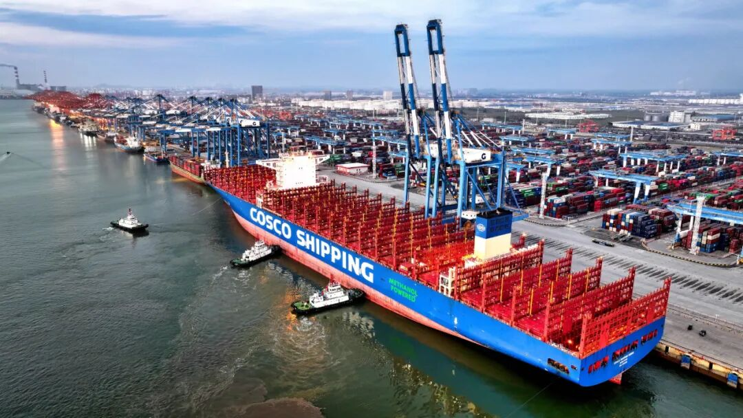 北部湾港成功靠泊20万吨级巨轮，超大型船舶实现常态化通航！