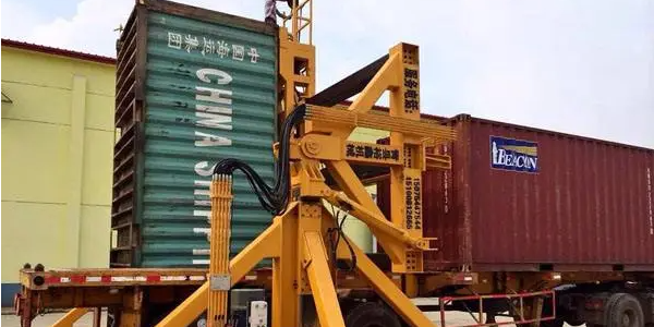 传统散装船与集装箱船价值对比